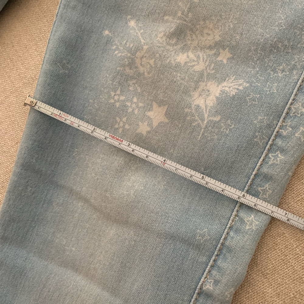 FREE PEOPLE, Float on Flares, Boho Light Blue Denim w Stars & Flowers, Size 26 - Picture 8 of 10